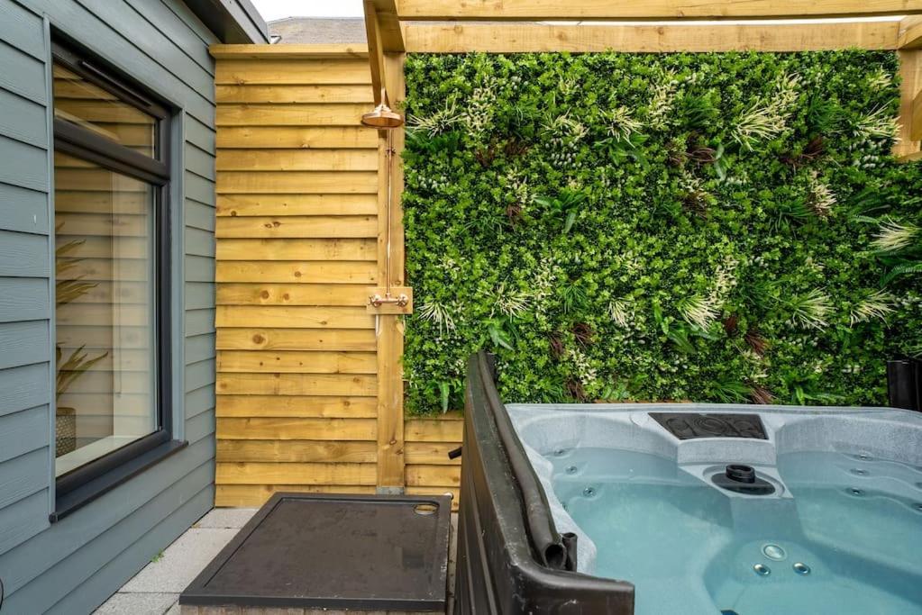 Cottage With Hot Tub Near Knockhill Saline Esterno foto